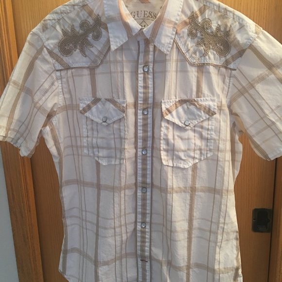 GUESS Short Sleeve Summer Shirt. Medium - Picture 3 of 16